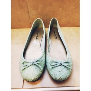 🍫 3 for $12 American Eagle Mint Flats 🍫